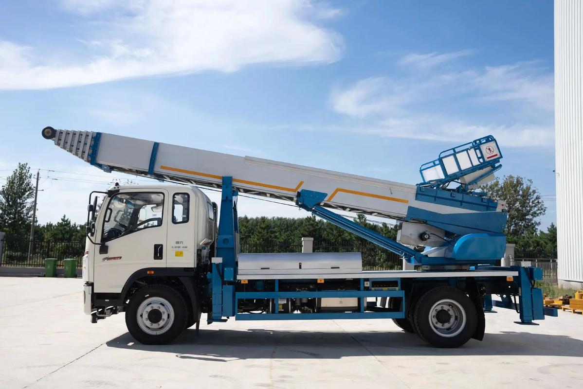 固安县云梯上料车租赁费用