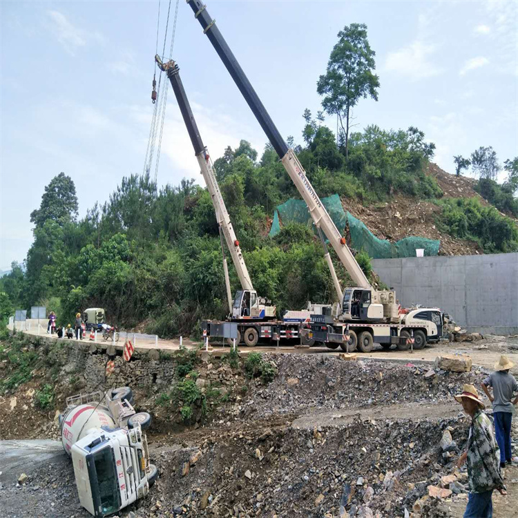 固安县汽车掉沟里叫吊车救援要多少钱